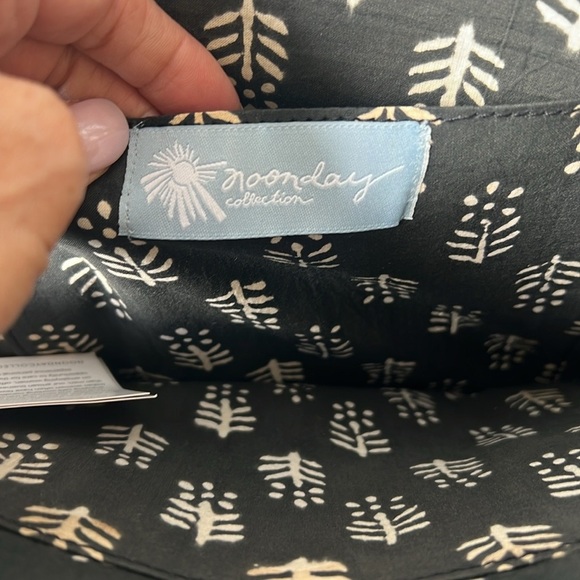 Noonday Collection Stylish Black and White Handbag - Picture 5 of 9